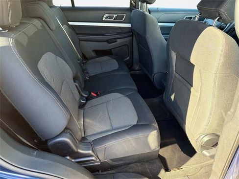Used 2017 Ford Explorer XLT image 22
