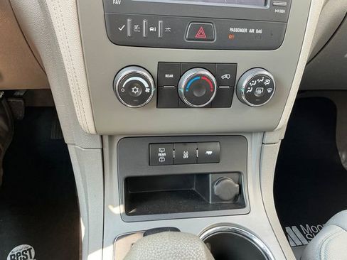 Used 2014 Chevrolet Traverse LS image 9