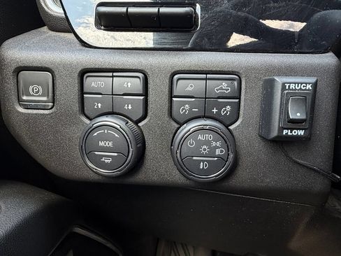 Used 2024 Chevrolet Silverado 3500 LTZ w/ LTZ Plus Package AWD/4WD image 17
