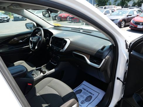 Used 2019 GMC Terrain SLE w/ Driver Convenience Package AWD/4WD image 17