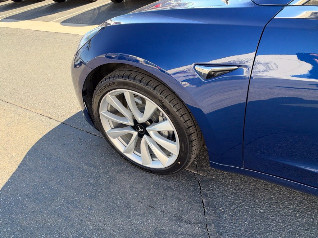 Used 2018 Tesla Model 3 Mid Range RWD image 9