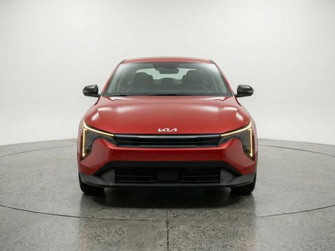 Used 2025 Kia K4 LXS image 2