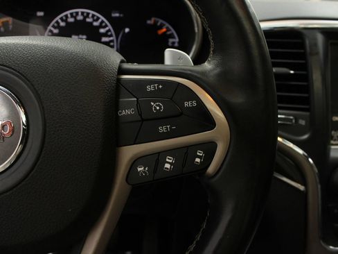 Used 2017 Jeep Grand Cherokee Overland w/ Jeep Active Safety Group AWD/4WD image 32