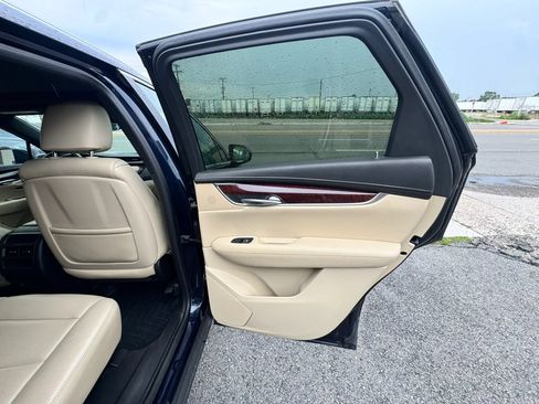 Used 2017 Cadillac XT5 Luxury w/ Driver Awareness Package FWD image 18