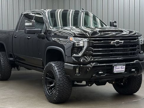 Used 2025 Chevrolet Silverado 2500 High Country w/ Midnight Edition AWD/4WD image 7
