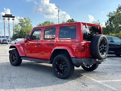 Used 2021 Jeep Wrangler Unlimited Sahara w/ Cold Weather Group AWD/4WD image 3