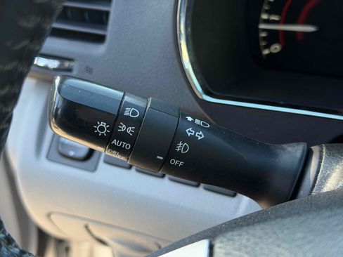 Used 2012 Toyota Highlander SE w/ Tow Pkg FWD image 27