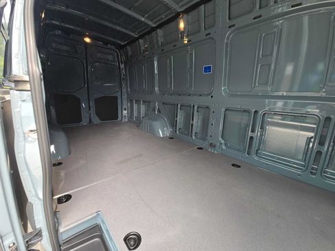 Used 2024 Mercedes-Benz Sprinter 2500 image 14