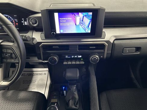 Used 2025 Toyota 4Runner SR5 AWD/4WD image 25
