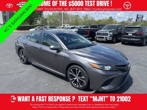 Used 2020 Toyota Camry SE FWD image 1