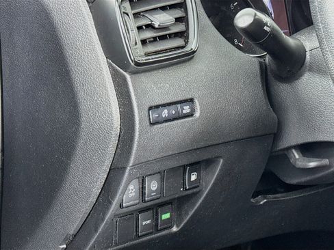 Used 2019 Nissan Rogue S FWD image 10