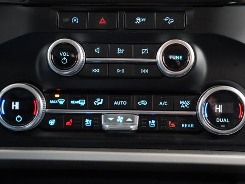 Used 2024 Ford Expedition XLT image 34