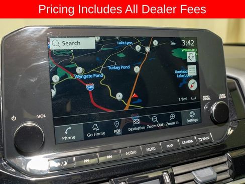 Used 2024 Nissan Pathfinder SL w/ SL Premium Package FWD image 16