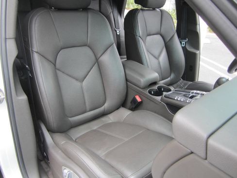 Used 2016 Porsche Macan S image 19