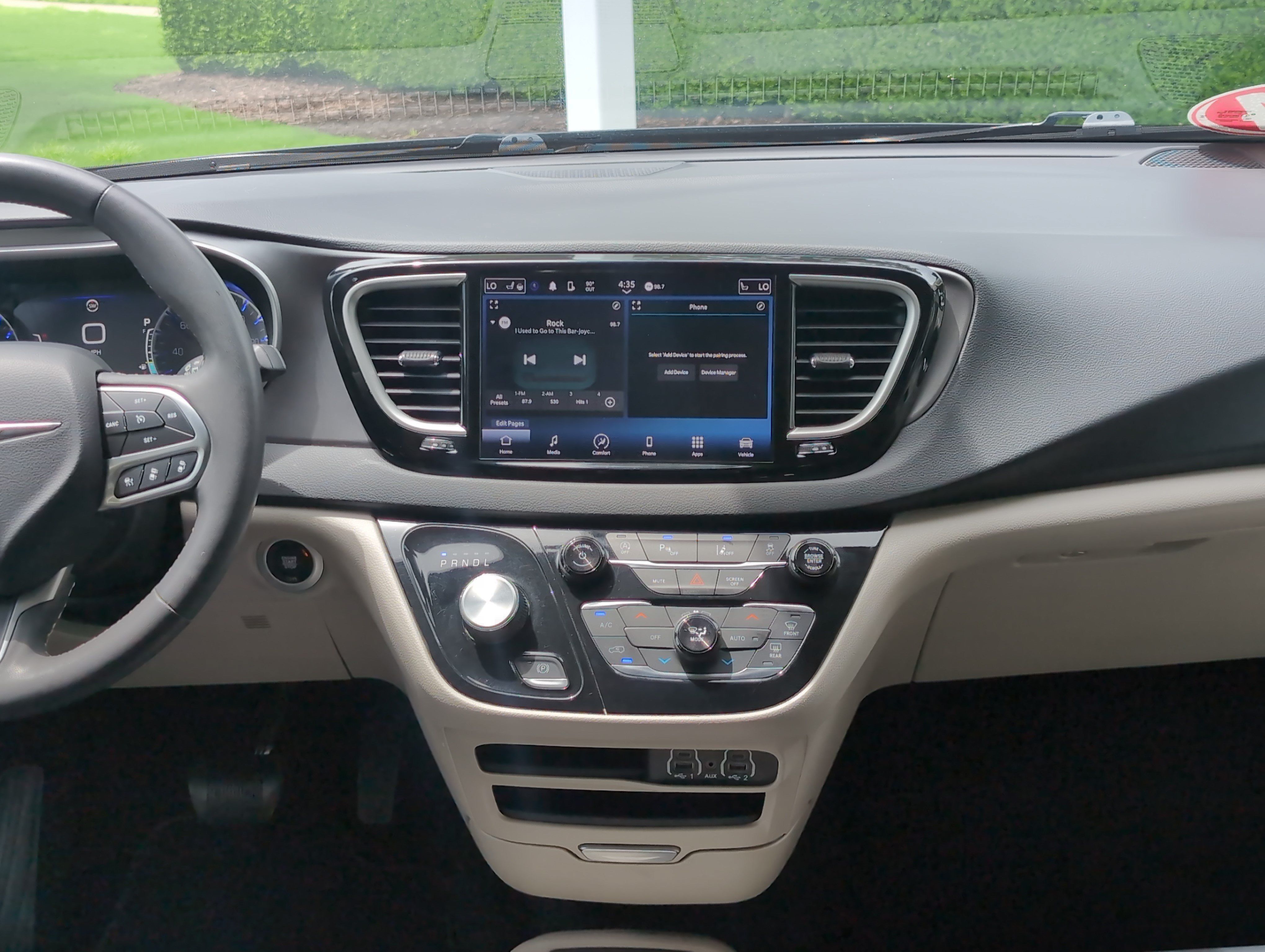 Used 2024 Chrysler Pacifica Touring-L FWD image 28