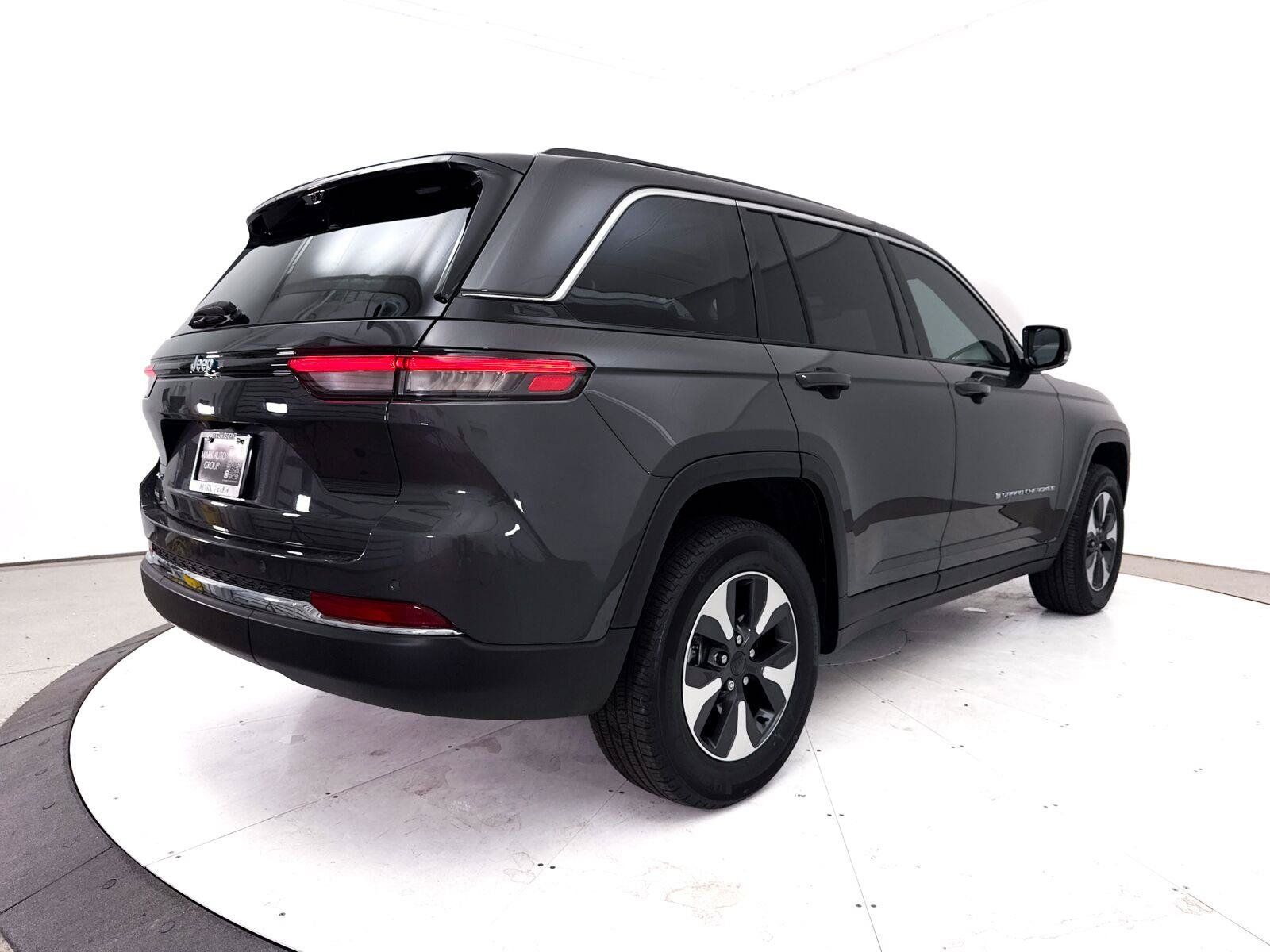Used 2022 Jeep Grand Cherokee Limited 4xe w/ Luxury Tech Group II AWD/4WD image 20