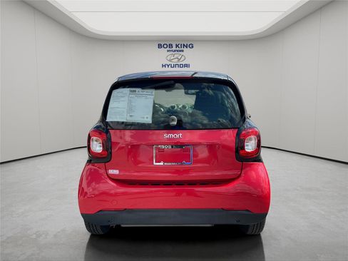 Used 2016 smart fortwo passion image 4