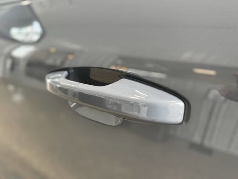 Used 2021 Volvo XC40 T5 Momentum image 34