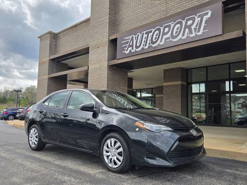 Used 2017 Toyota Corolla LE image 1