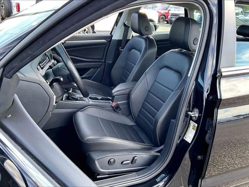 Used 2024 Volkswagen Jetta SE FWD image 8