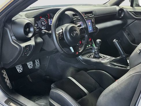 Used 2022 Toyota GR86 Premium w/ ALL Weather Mat Package (TMS) RWD image 9