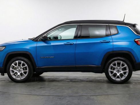 Used 2025 Jeep Compass Limited image 5