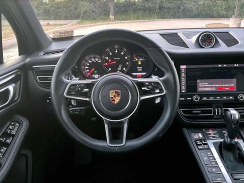 Used 2021 Porsche Macan image 12