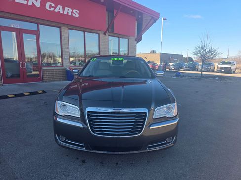 Used 2013 Chrysler 300 C image 2
