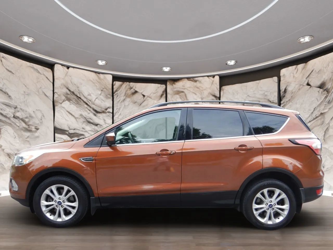 Used 2017 Ford Escape SE w/ Equipment Group 201A AWD/4WD image 9