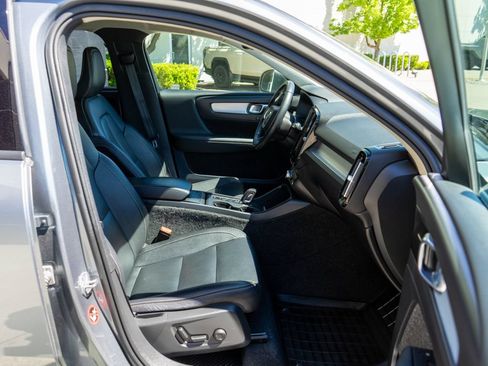 Used 2019 Volvo XC40 T5 Momentum AWD/4WD image 10