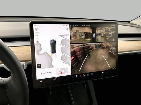 Used 2024 Tesla Model Y 2WD image 26