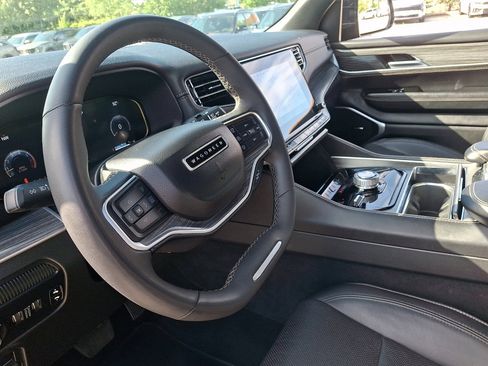 Used 2024 Jeep Wagoneer L Series II w/ Flexible Seating Group AWD/4WD image 25