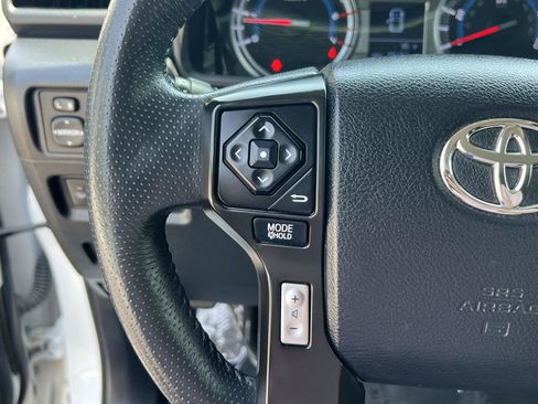 Used 2019 Toyota 4Runner SR5 AWD/4WD image 32