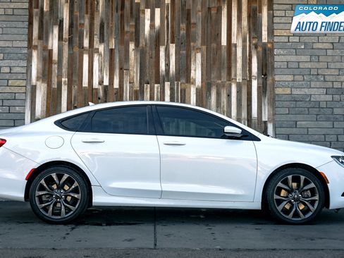 Used 2015 Chrysler 200 S w/ Navigation & Sound Group I image 7