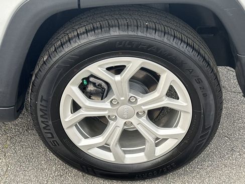Used 2024 Jeep Compass Latitude AWD/4WD image 4