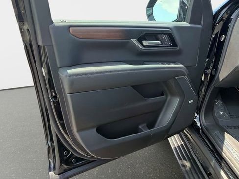 New 2026 GMC Yukon Denali w/ Denali Reserve Package AWD/4WD image 17