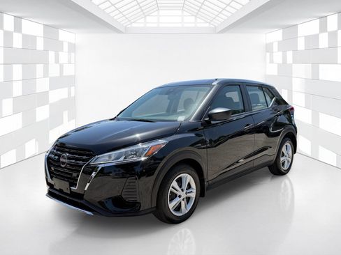 Certified 2025 Nissan Kicks Play S FWD image 3