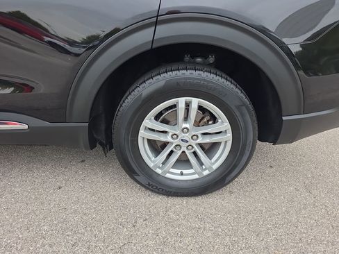 Used 2022 Ford Explorer XLT w/ Equipment Group 202A image 11