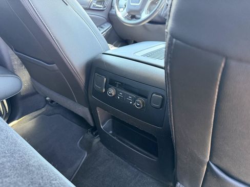 Used 2017 GMC Yukon SLT w/ HD Trailering Package AWD/4WD image 19