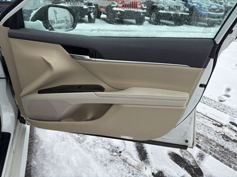 Used 2022 Toyota Camry XLE image 30