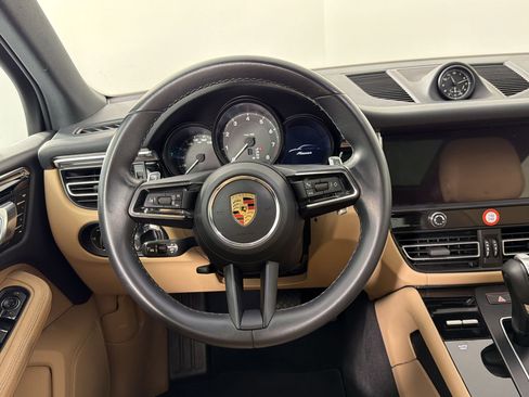 Certified 2023 Porsche Macan AWD/4WD image 18