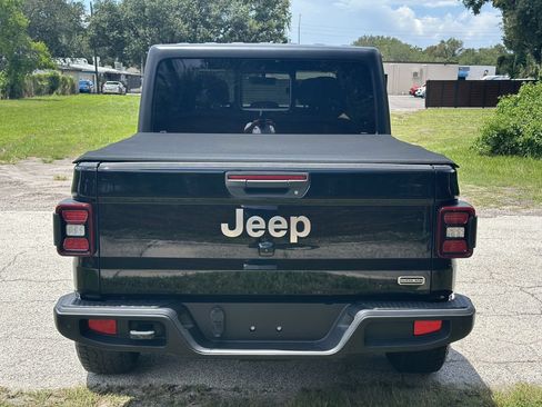Used 2021 Jeep Gladiator Overland AWD/4WD image 17