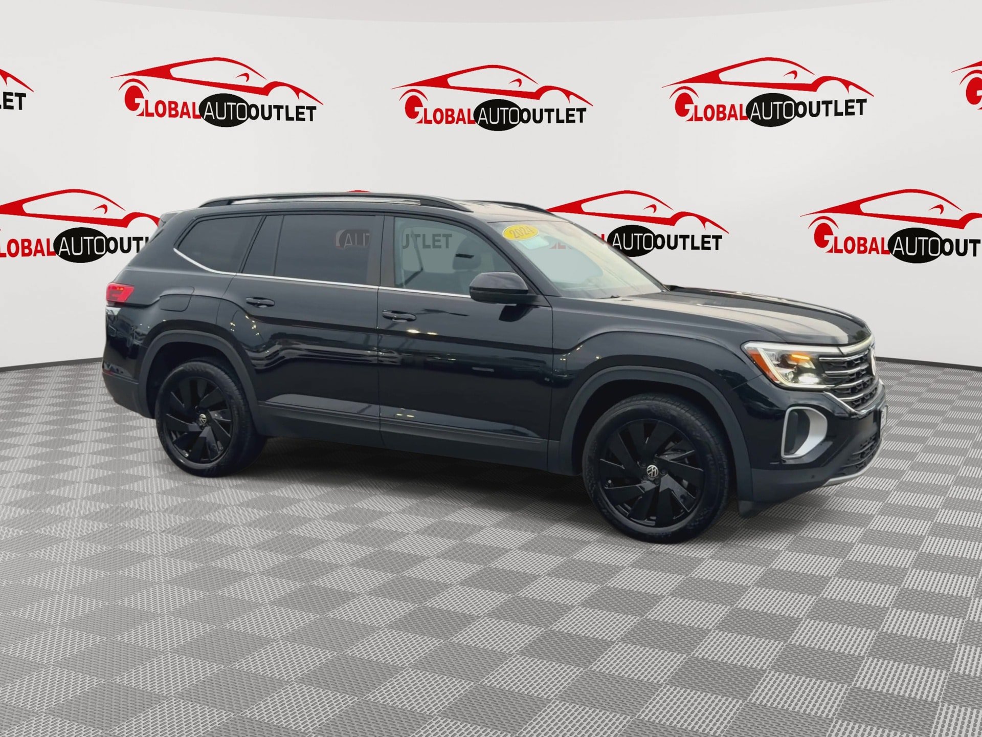 Used 2024 Volkswagen Atlas SE w/ Black Wheel Package AWD/4WD image 2