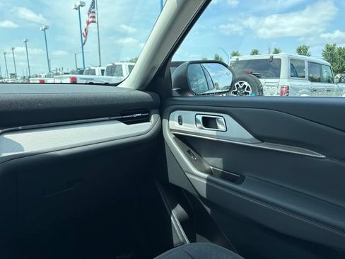 New 2026 Ford Explorer Active AWD/4WD image 19
