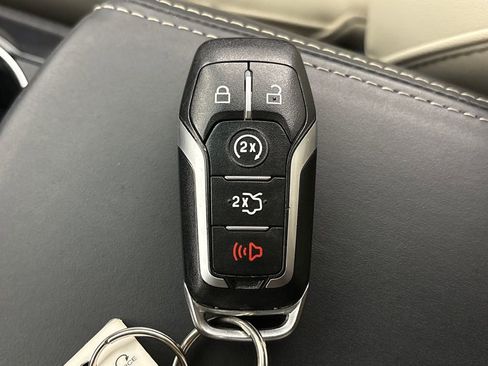 Used 2017 Ford Explorer Platinum image 36