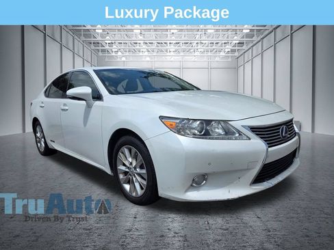 Used 2013 Lexus ES 300h w/ Luxury Pkg FWD image 1