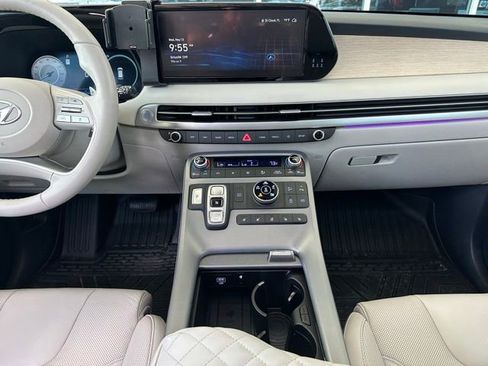 Used 2024 Hyundai Palisade Limited AWD/4WD image 18