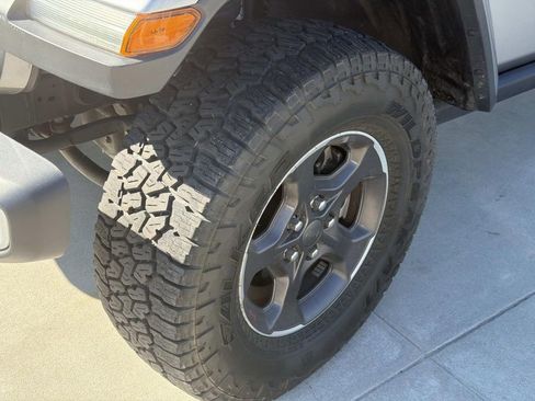 Used 2020 Jeep Gladiator Rubicon AWD/4WD image 8