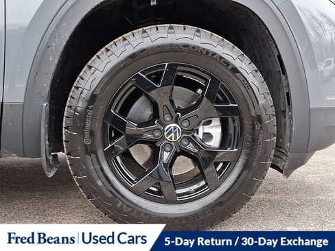 Used 2025 Volkswagen Atlas Peak Edition SE image 8