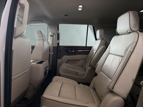 Used 2023 GMC Yukon Denali AWD/4WD image 11